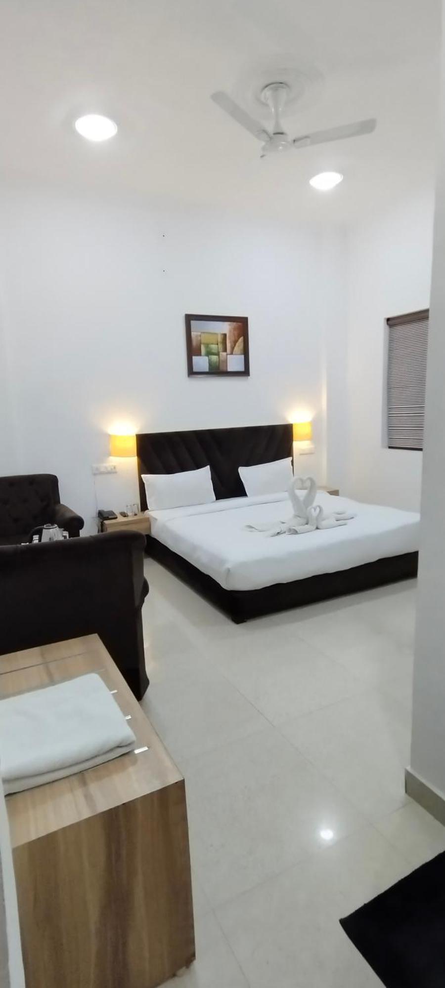Hotel Lakeview By Bookingcare Chhatarpur المظهر الخارجي الصورة