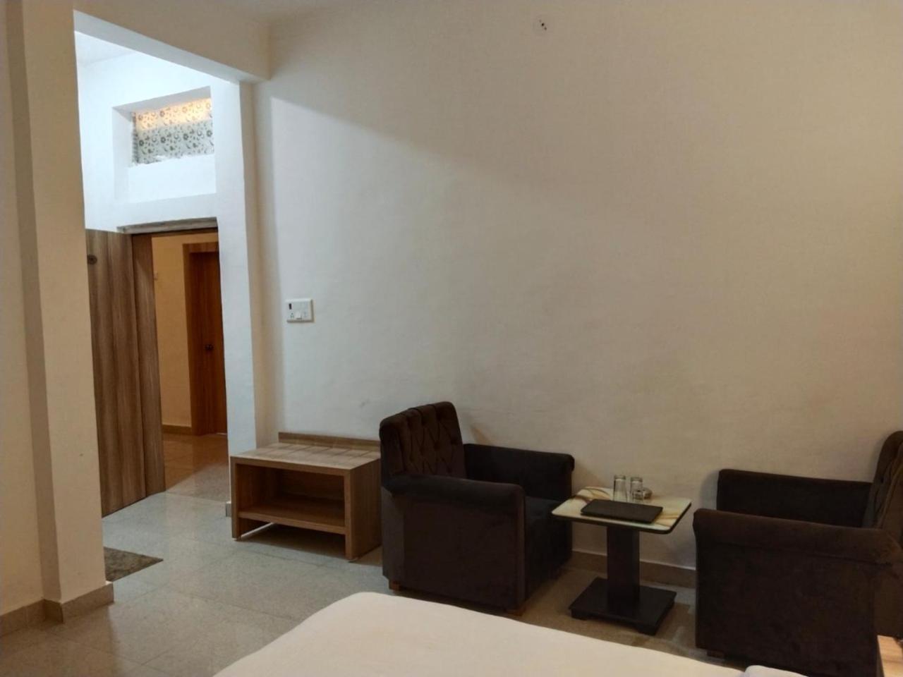 Hotel Lakeview By Bookingcare Chhatarpur المظهر الخارجي الصورة