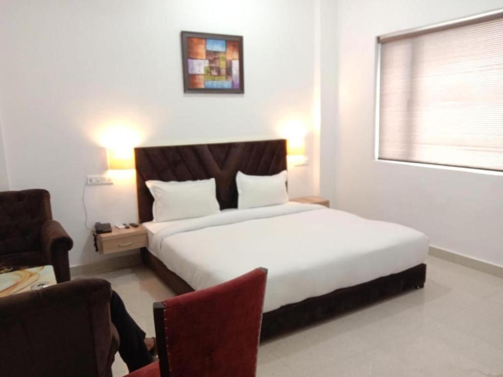 Hotel Lakeview By Bookingcare Chhatarpur المظهر الخارجي الصورة
